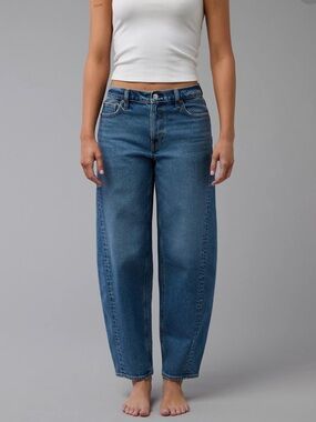 American Eagle High-Waisted Barrel Jeans - Medium Wash - Size 8 Regular